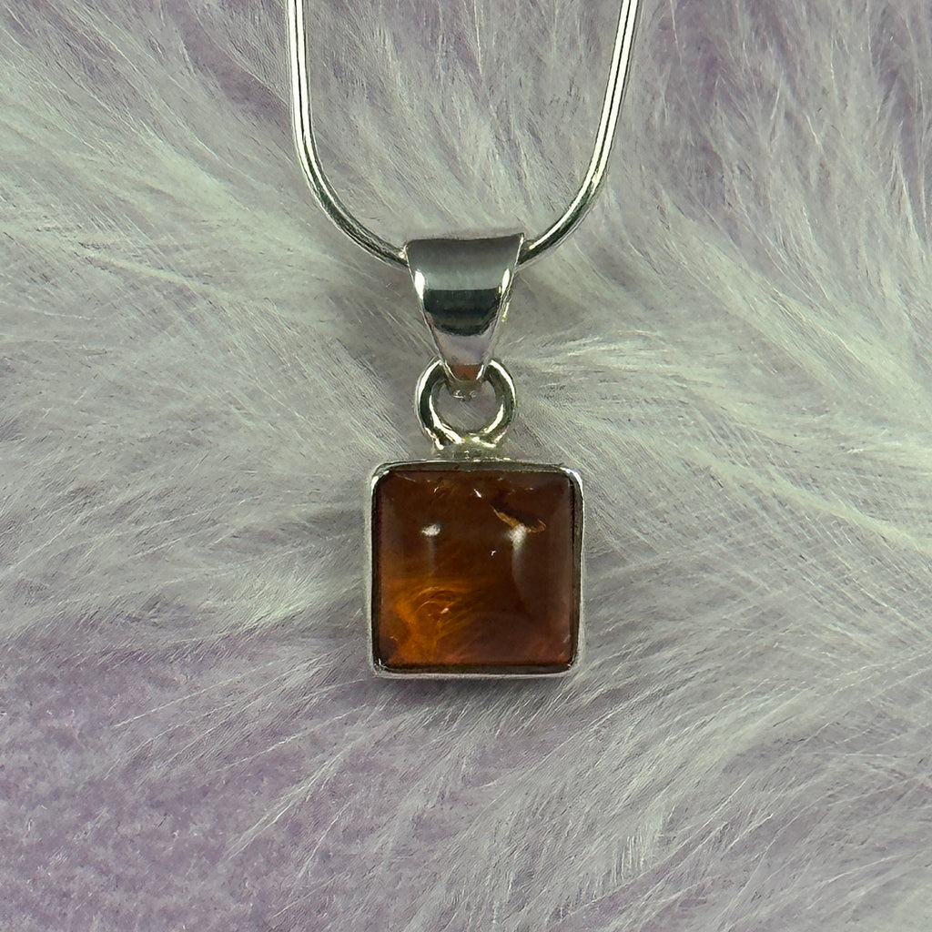 Small 925 Silver Baltic Amber pendant 1.3g SN53028