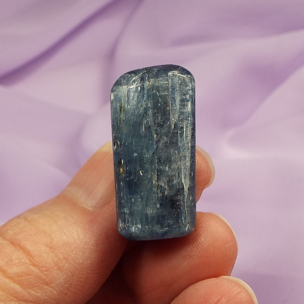 Blue Kyanite tumble stone 13.1g SN48749
