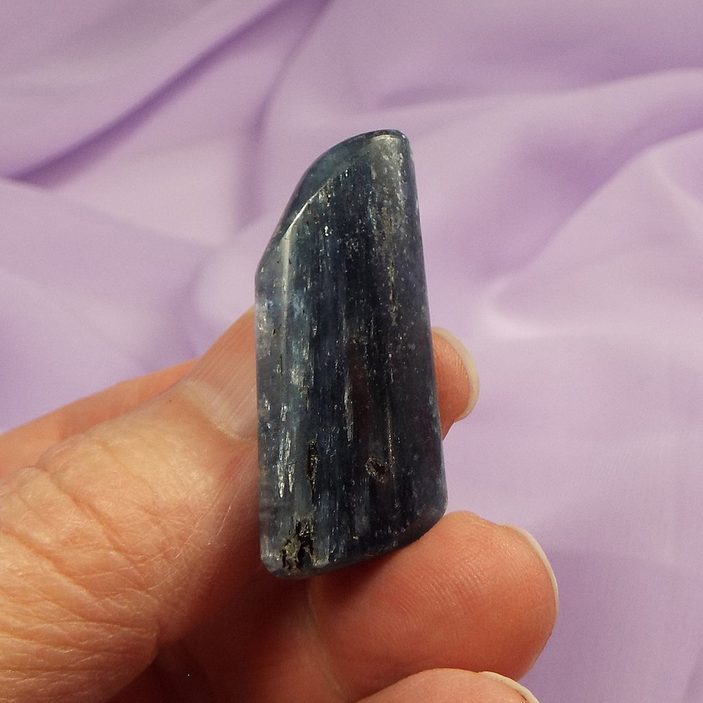 Blue Kyanite tumble stone 13.5g SN48752