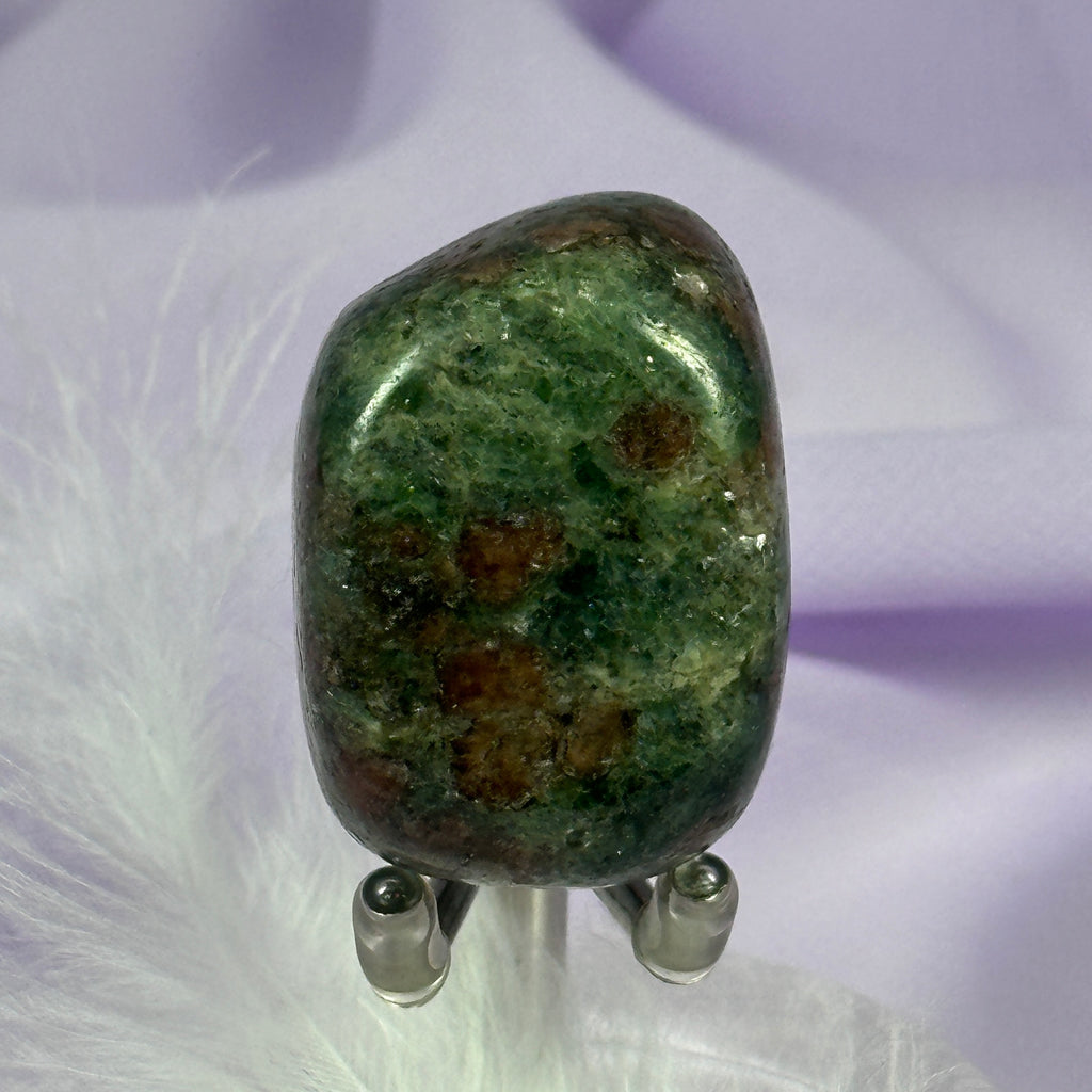 Rare jumbo size Eclogite crystal tumble stone 41g SN56038