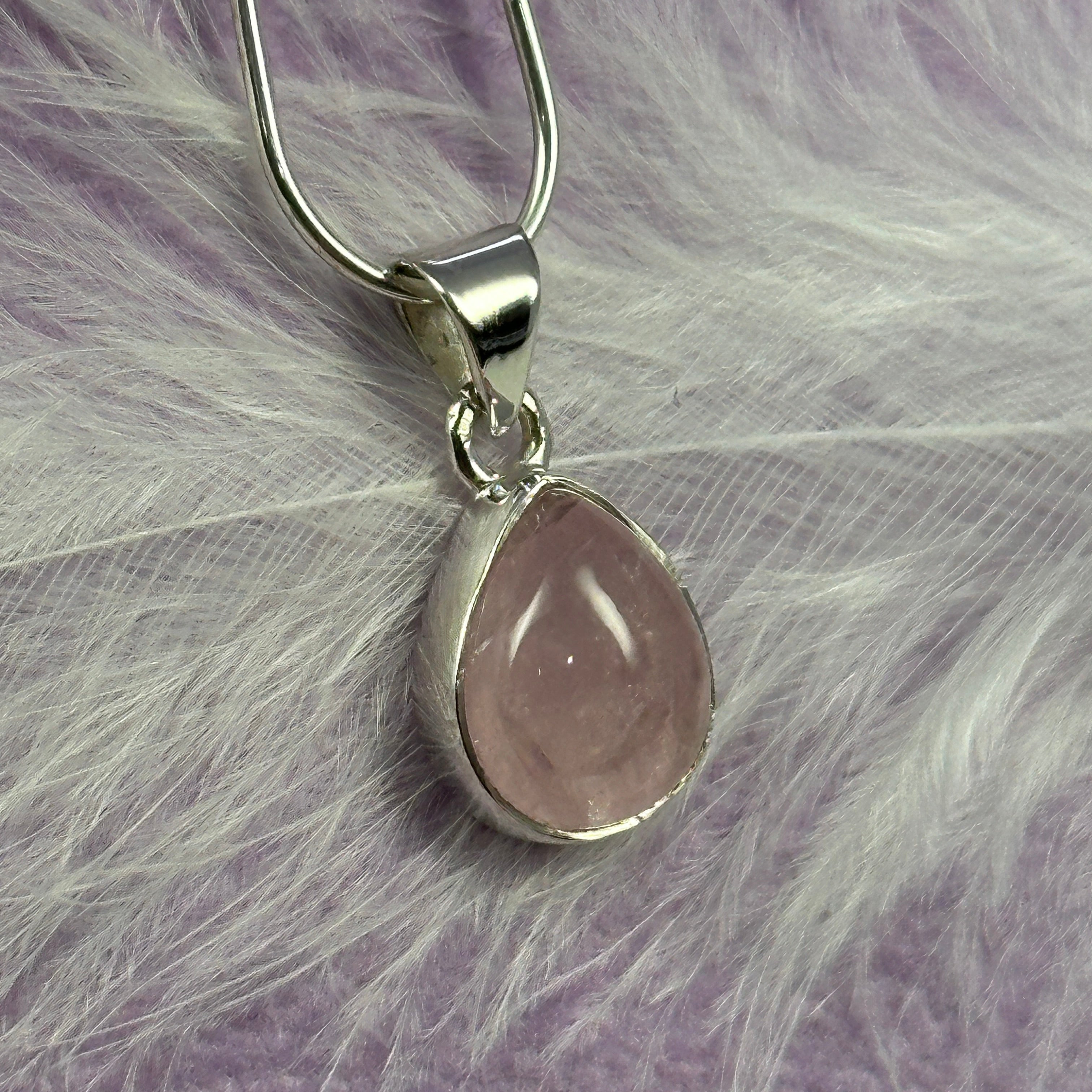 Small 925 Silver Morganite crystal pendant, Pink Beryl 2.1g SN55987