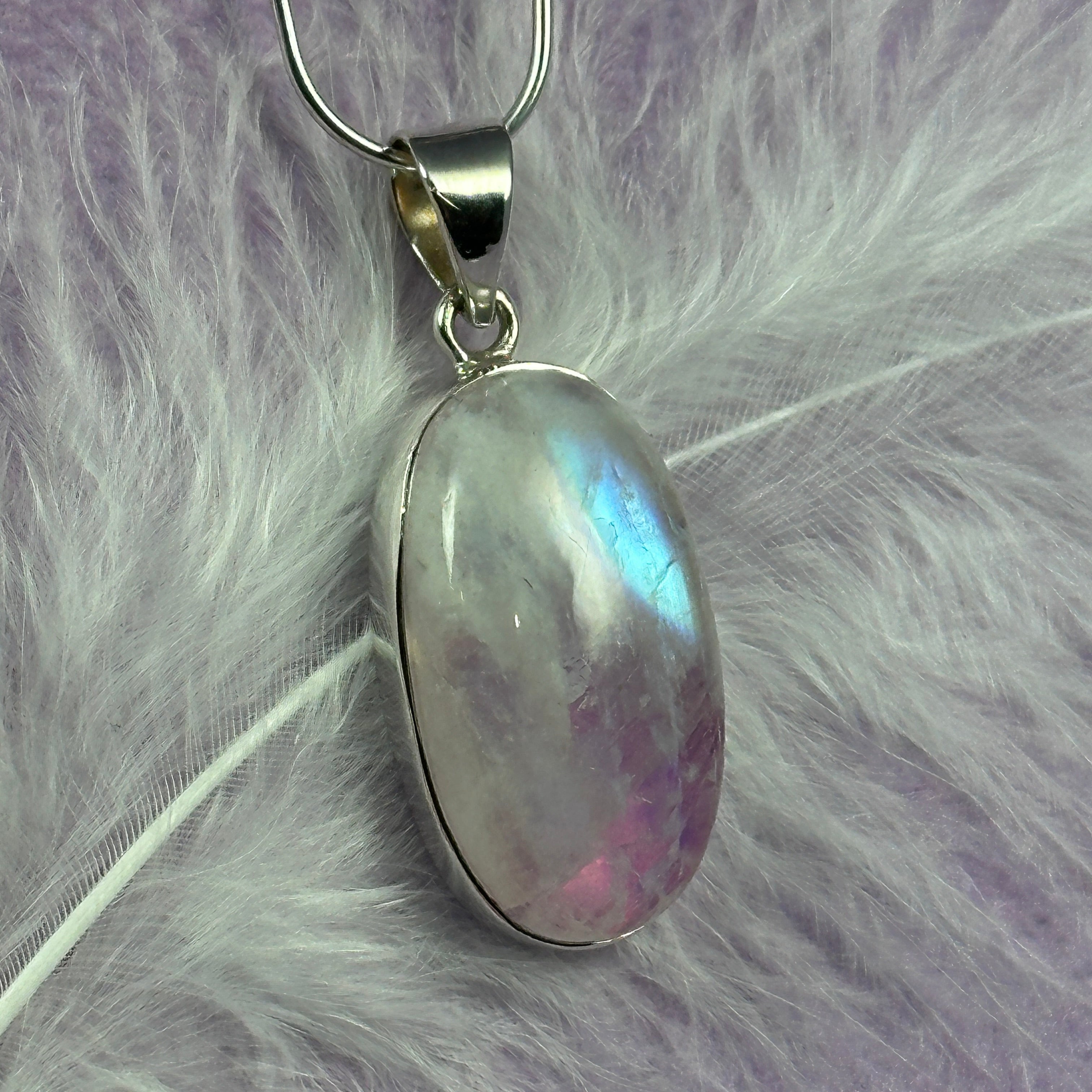 925 Silver pink backed Rainbow Moonstone crystal pendant 8.9g SN56101