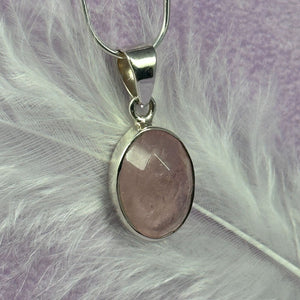 Small 925 Silver faceted Morganite crystal pendant, Pink Beryl 3.0g SN54897