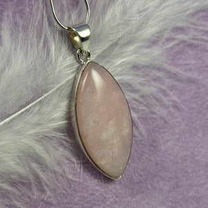 925 Silver Pink Petalite crystal pendant 6.6g SN55996