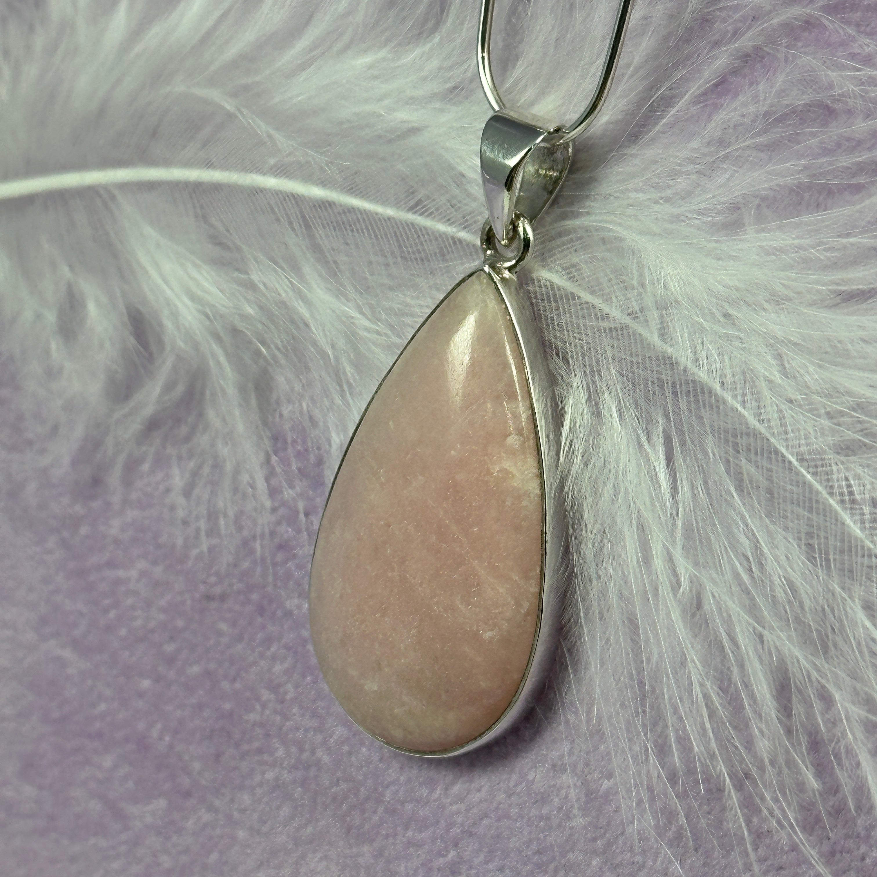 925 Silver Pink Petalite crystal pendant 6.7g SN55997