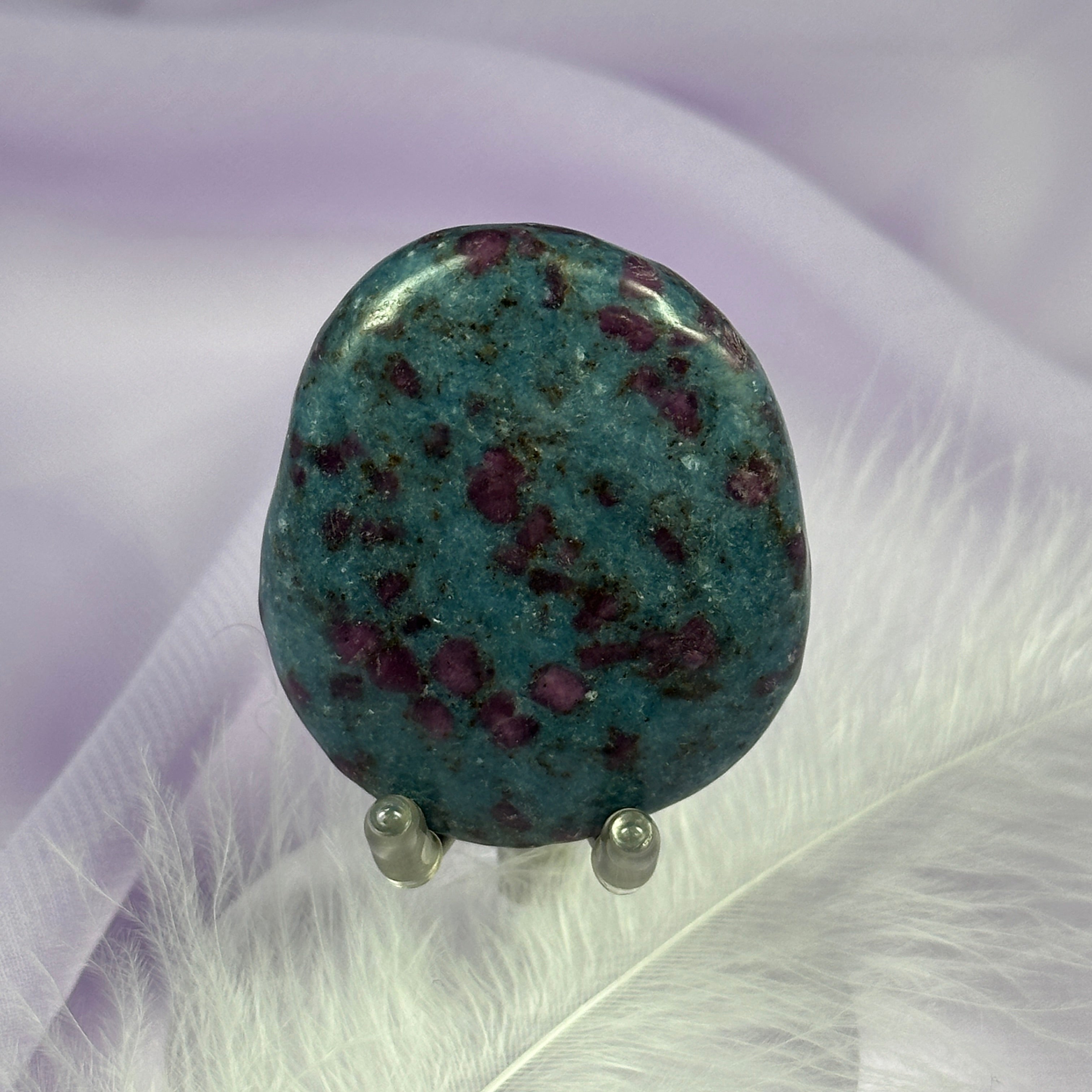 Ruby in Kyanite crystal smooth stone 45g SN55403