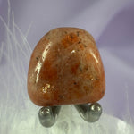 Sunstone crystal tumble stone, great flashes 12.4g SN44048