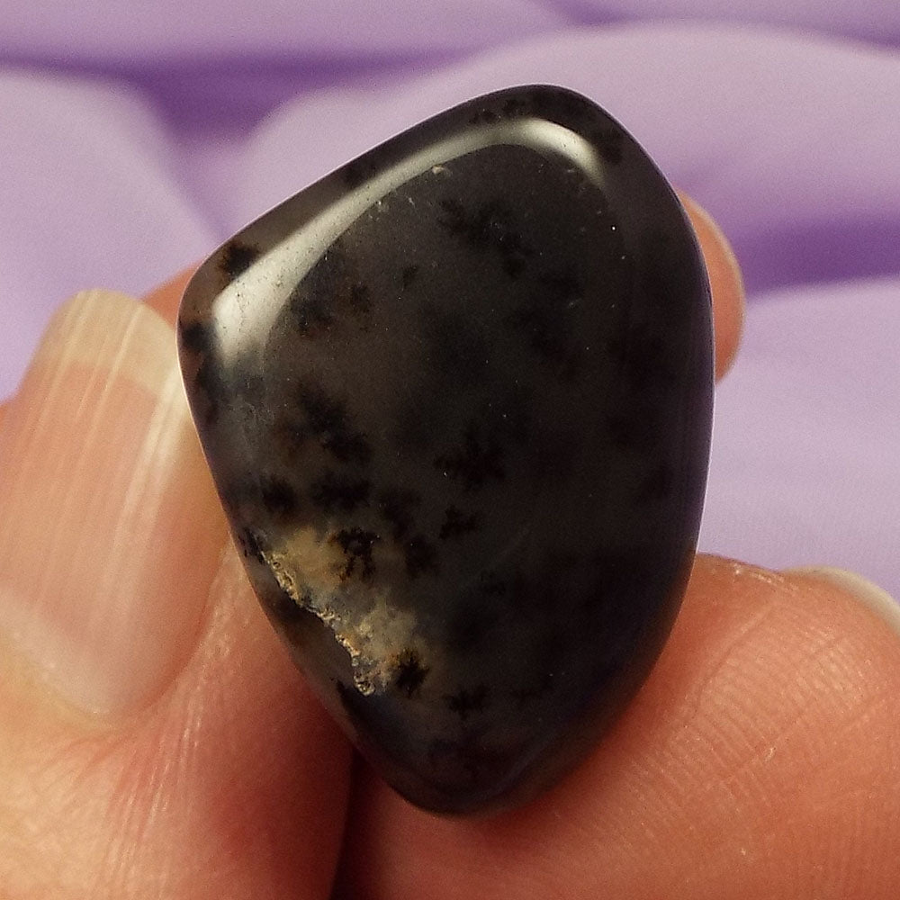 Unusual Sweetwater Agate tumblestone 'Confidence' 9.7g SN49428