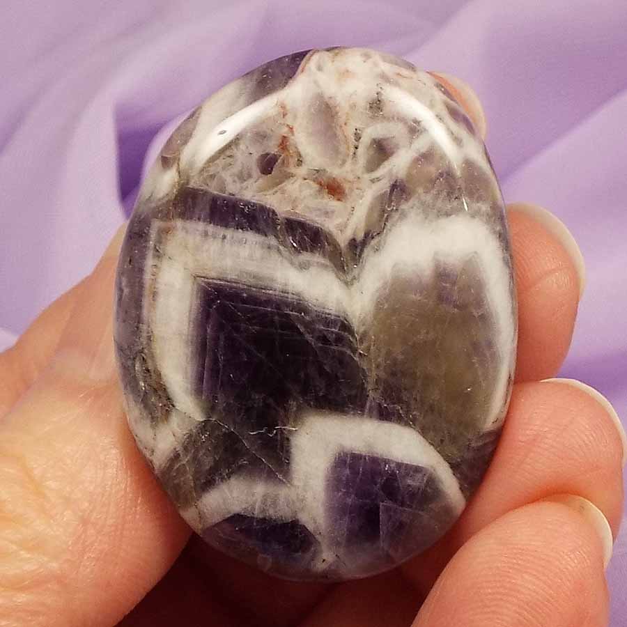 Chevron Amethyst smooth stone 'Spiritual Pathfinder' 21g SN54221