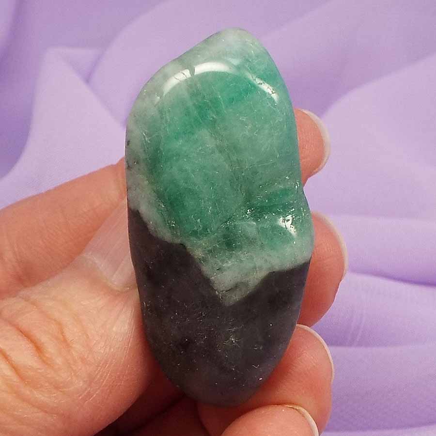 A grade Emerald crystal tumble stone 19.9g SN48963