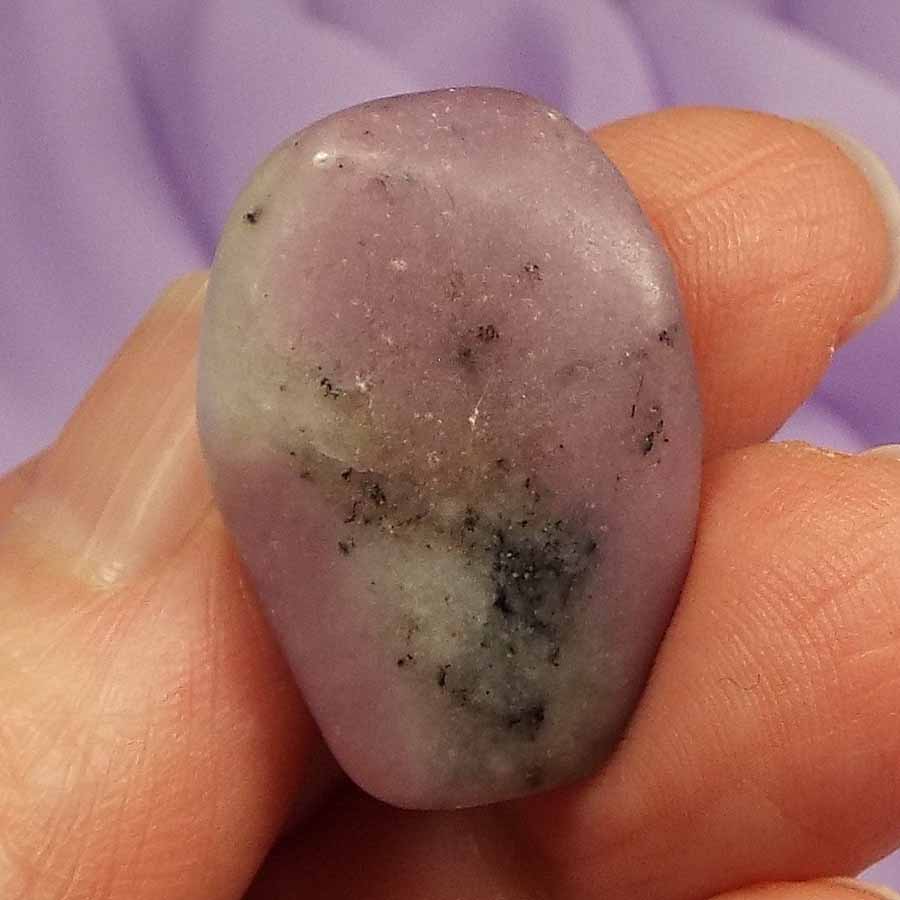 Purple/pink Thulite tumblestone, Rosaline 8.0g SN24221