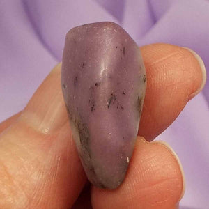 Purple/pink Thulite tumblestone, Rosaline 8.0g SN24221