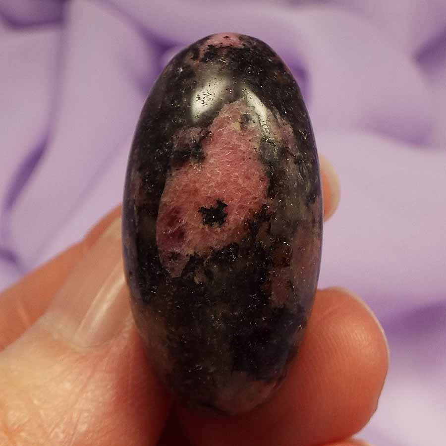 Rhodonite in Quartz tumble stone 'Clear Emotional Wounds' 16.1g SN5600