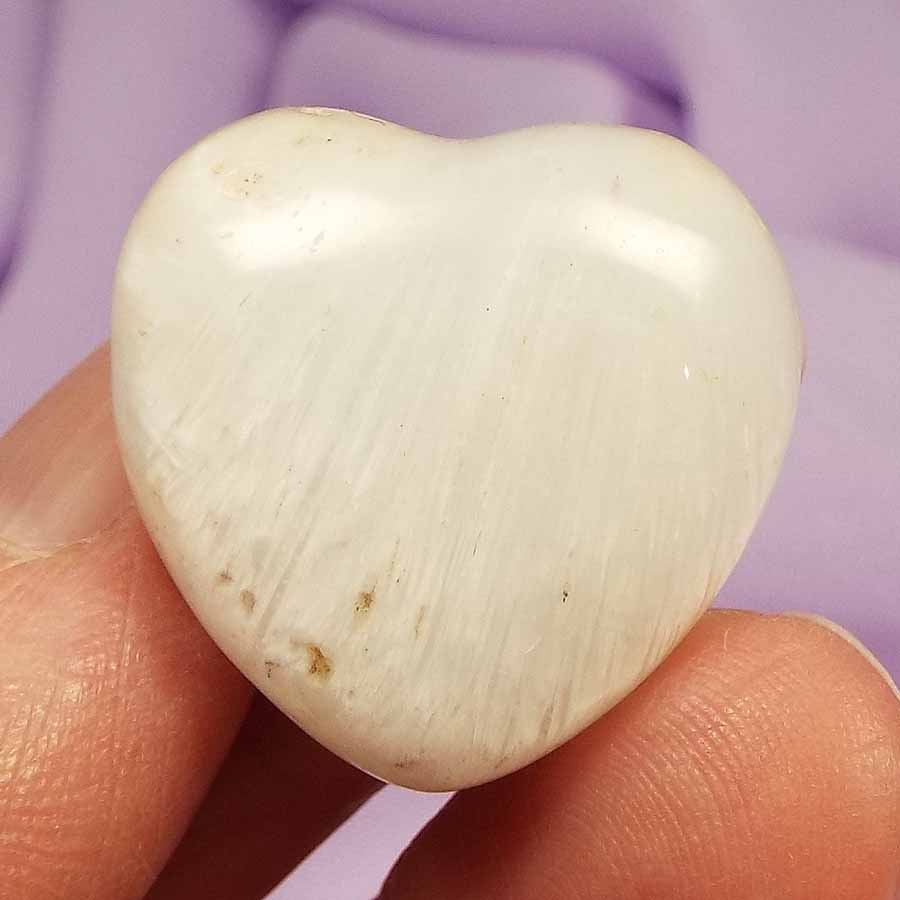 Small Scolecite pocket heart 'Achieve Inner Peace' 9.1g SN54254